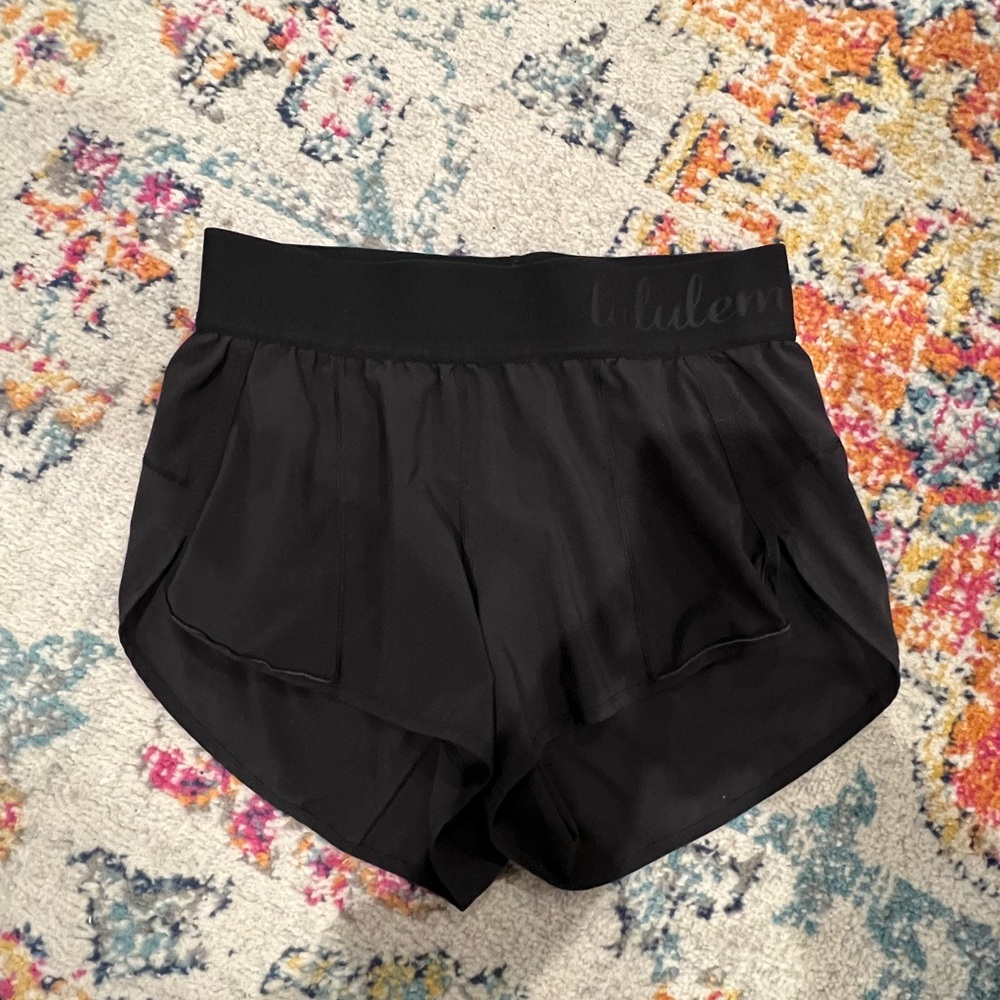 LULU LEMON SHORTS SIZE 4